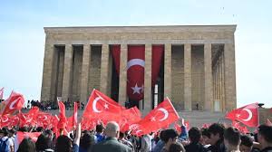 Atatürk, en büyük eseri Cumhuriyet'i gençlere emanet etti