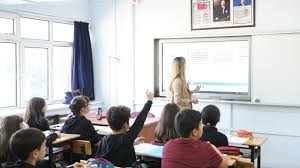 Yer değiştirme isteyen öğretmenler için başvuru takvimi belli oldu.