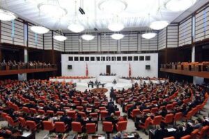 18 yaş altı suçlulara ilişkin düzenlemeleri içeren kanun teklifi yasalaştı